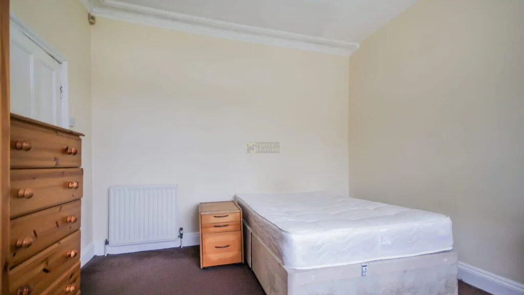 5 bedroom terraced house for rent
