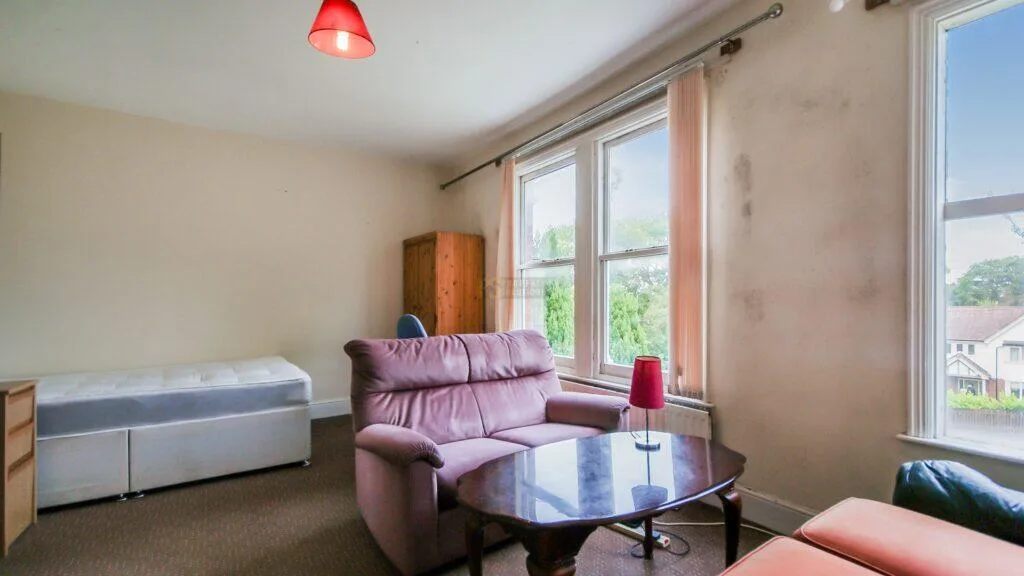 5 bedroom terraced house for rent