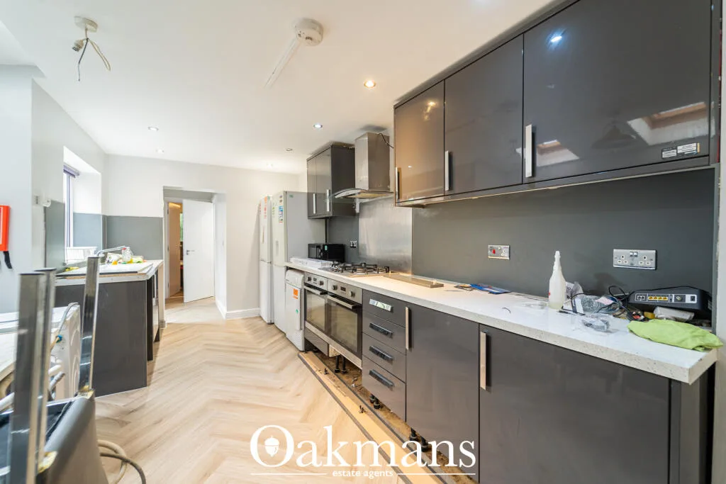 6 bedroom house for rent