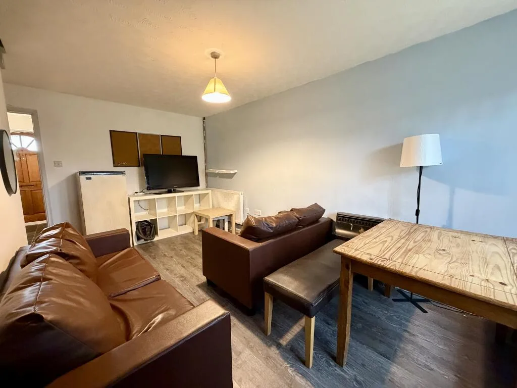 2 bedroom semi-detached house for rent