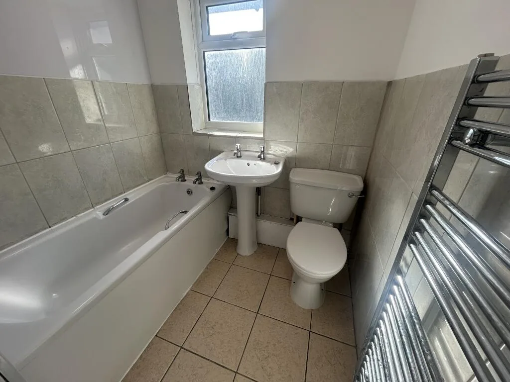 3 bedroom end of terrace house for rent