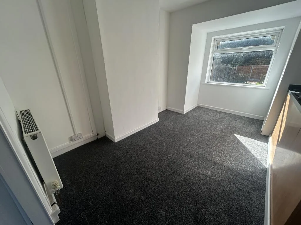 3 bedroom end of terrace house for rent