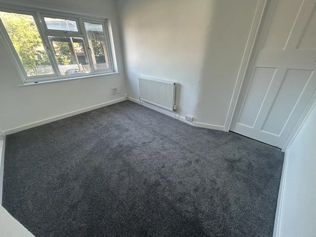 3 bedroom end of terrace house for rent