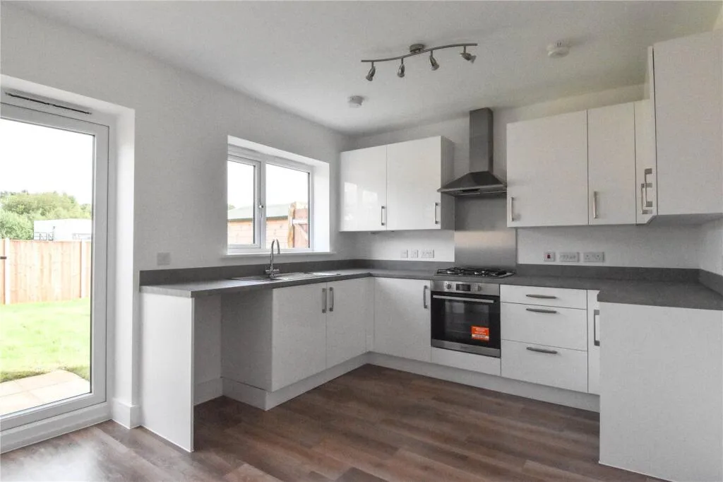 3 bedroom semi-detached house for rent