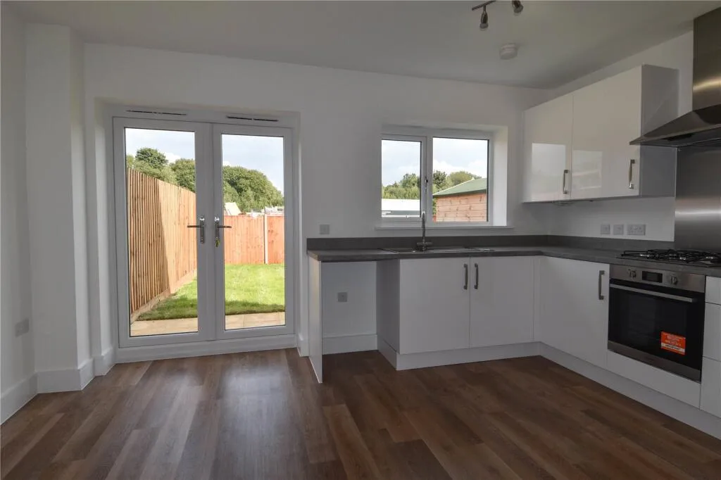 3 bedroom semi-detached house for rent
