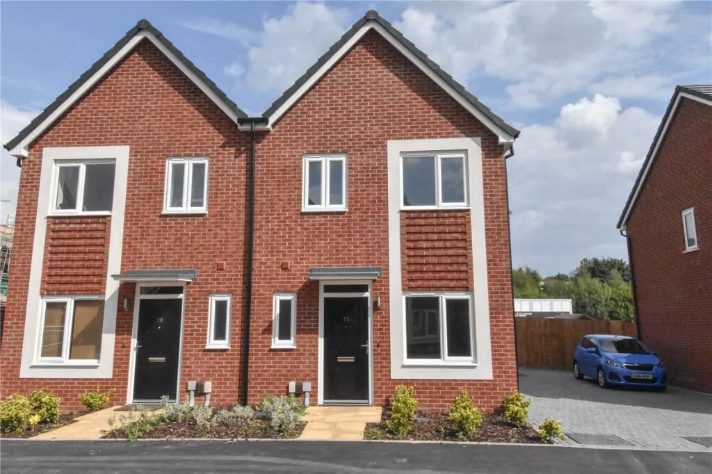 3 bedroom semi-detached house for rent