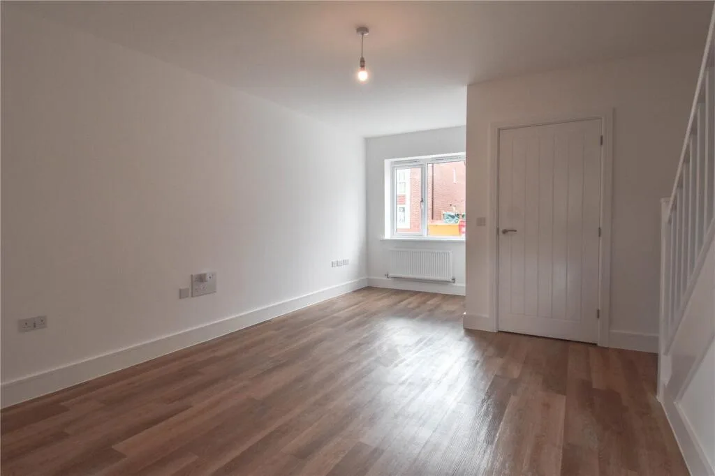 3 bedroom semi-detached house for rent