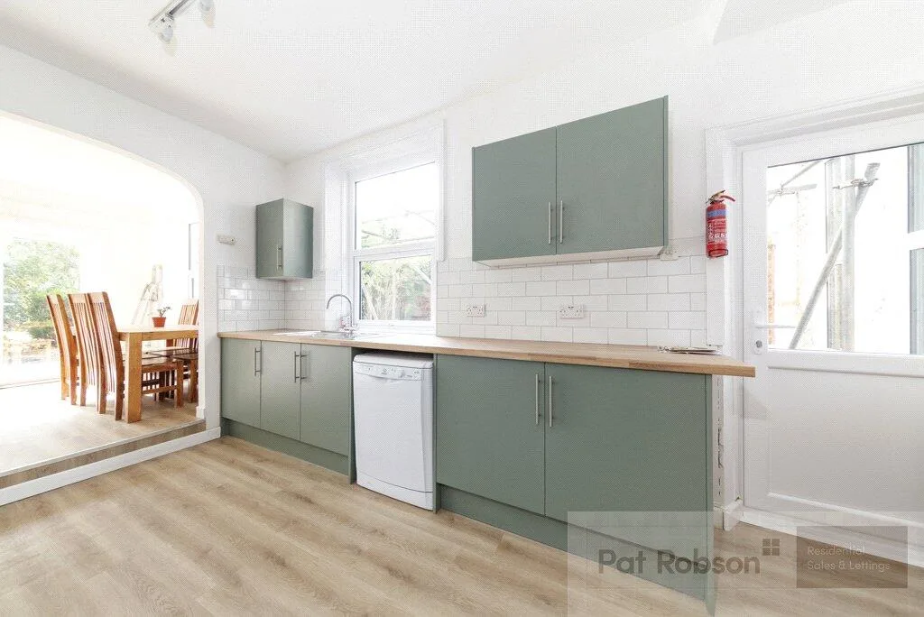 6 bedroom house for rent