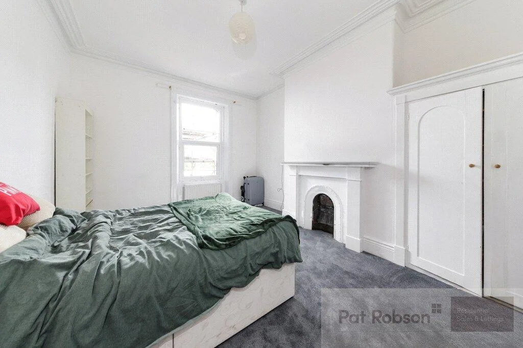6 bedroom house for rent