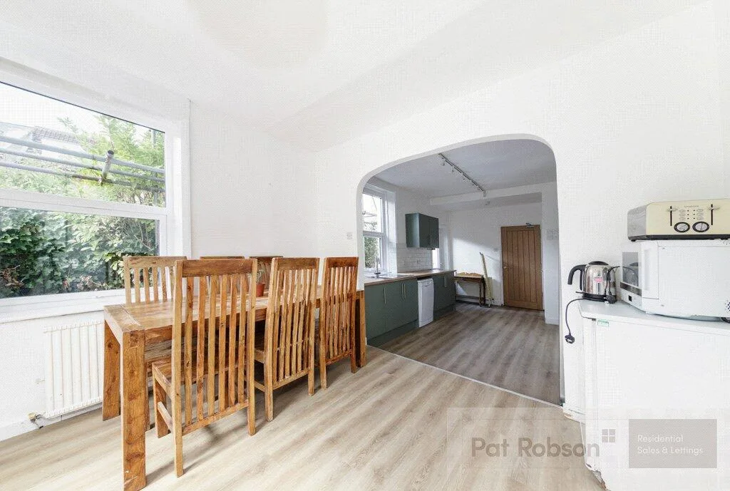 6 bedroom house for rent