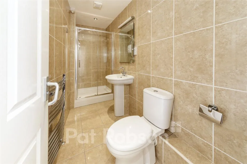 5 bedroom maisonette for rent