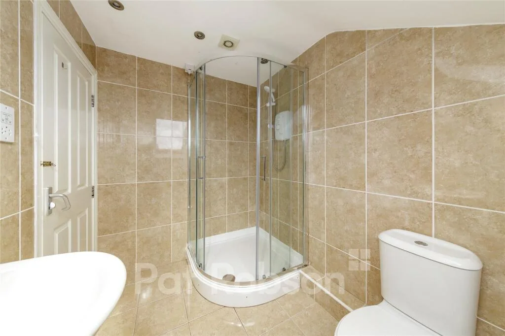 5 bedroom maisonette for rent