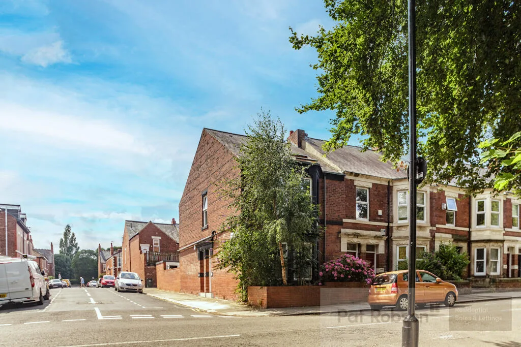 5 bedroom maisonette for rent