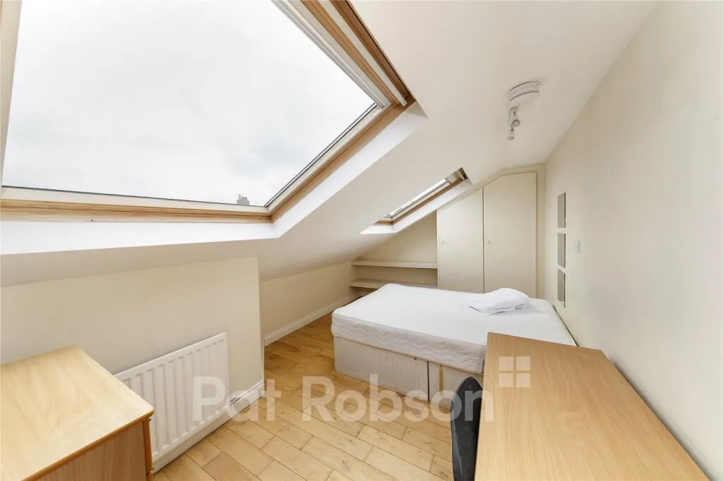 5 bedroom maisonette for rent