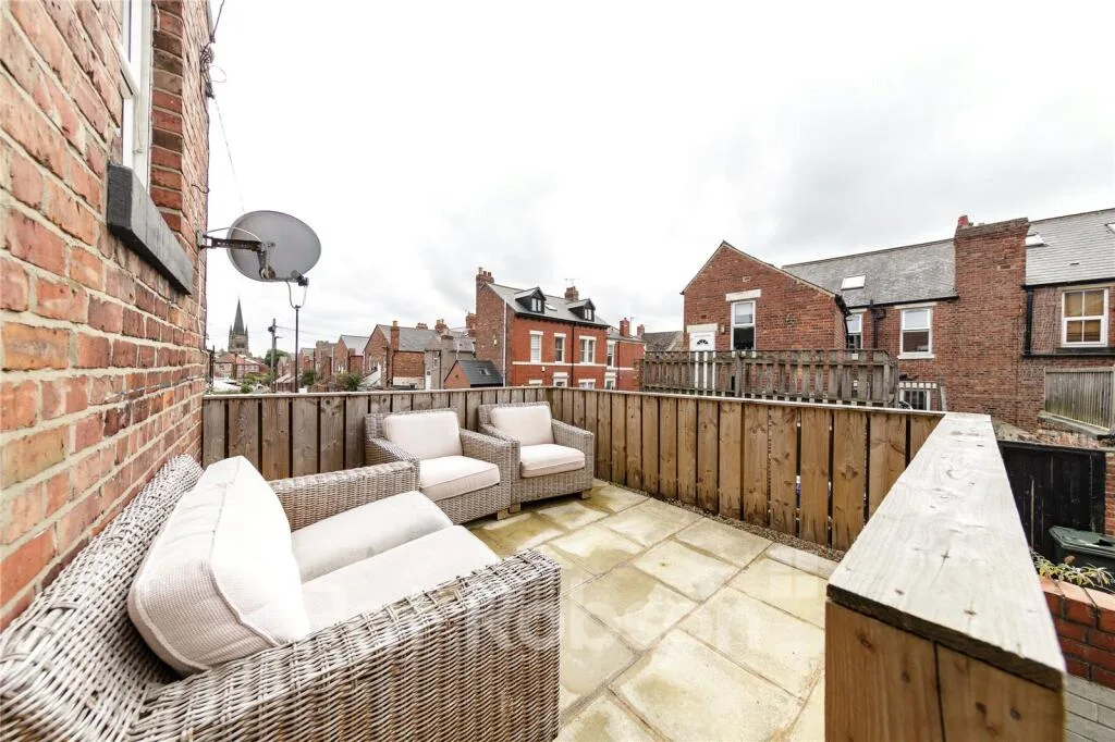 5 bedroom maisonette for rent