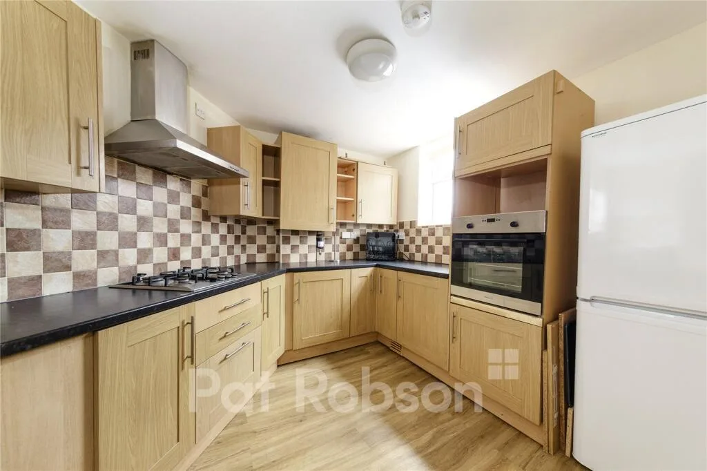 5 bedroom maisonette for rent