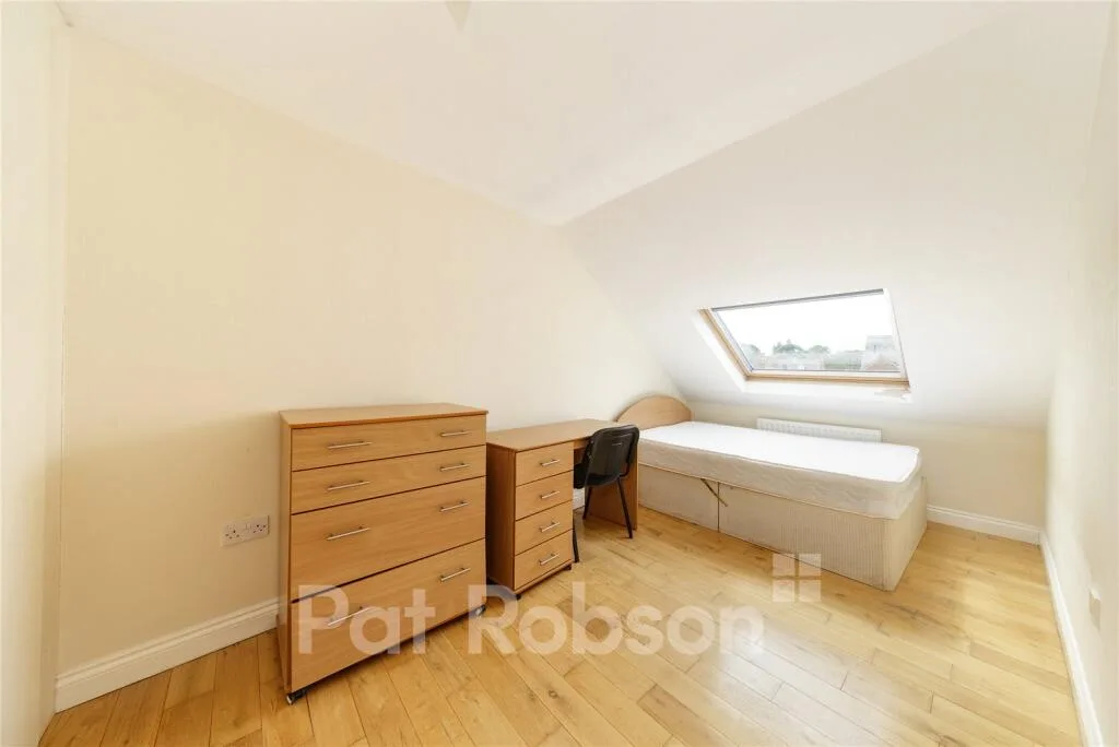 5 bedroom maisonette for rent