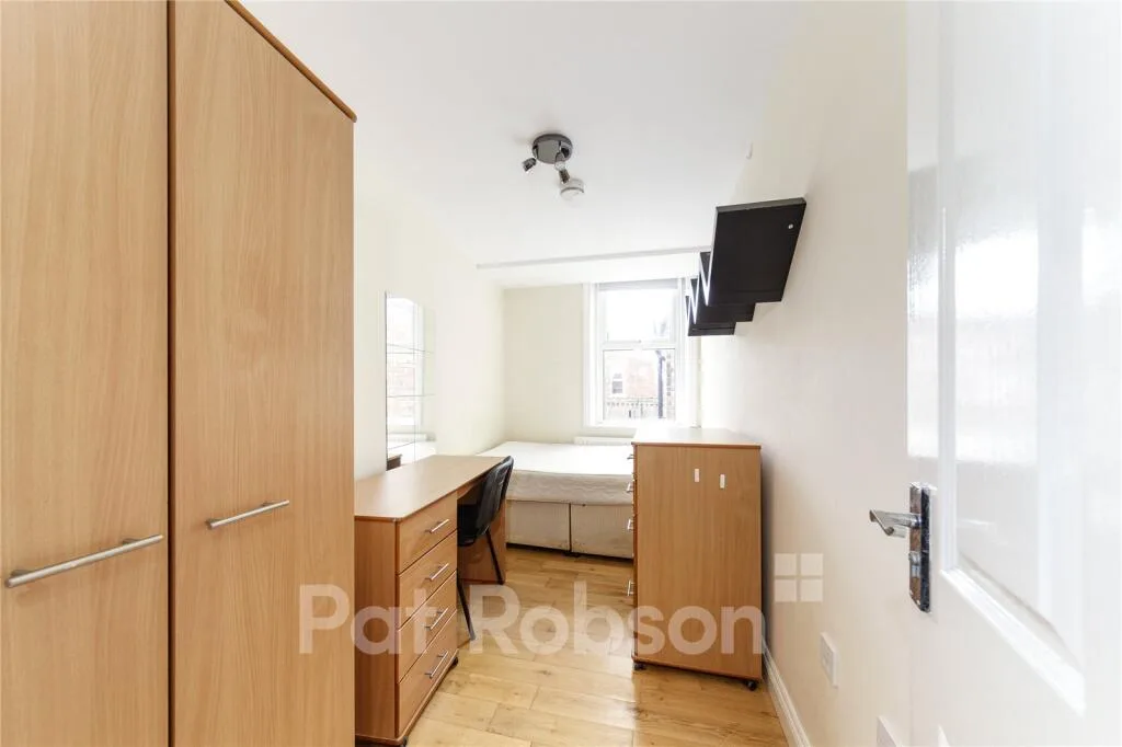 5 bedroom maisonette for rent