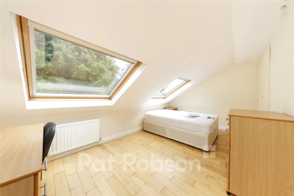 5 bedroom maisonette for rent