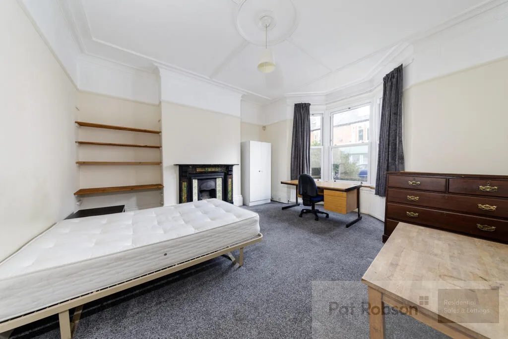 5 bedroom property for rent