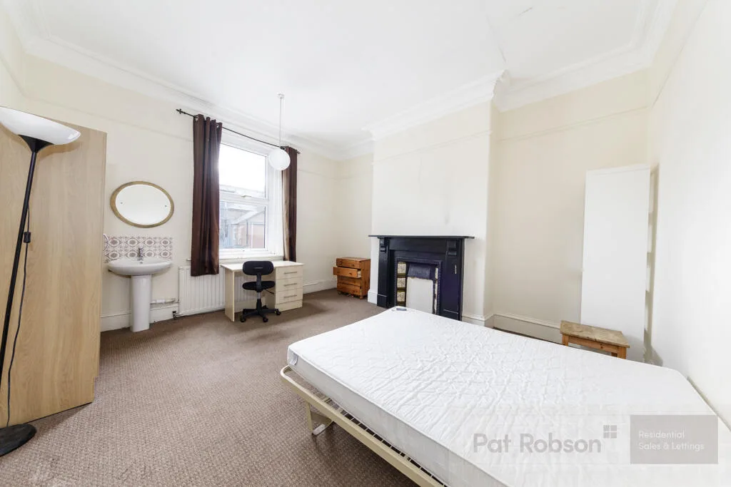 5 bedroom property for rent