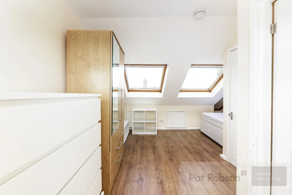 6 bedroom property for rent