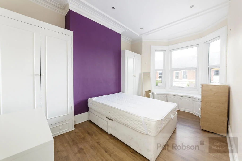 6 bedroom property for rent