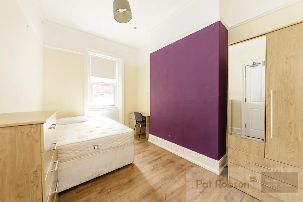 6 bedroom property for rent