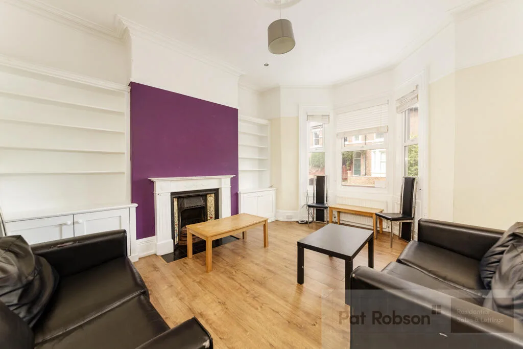 6 bedroom property for rent