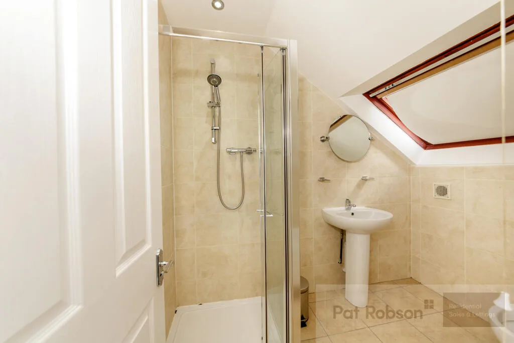 6 bedroom property for rent