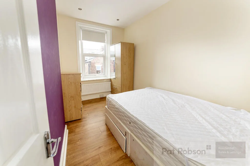 6 bedroom property for rent