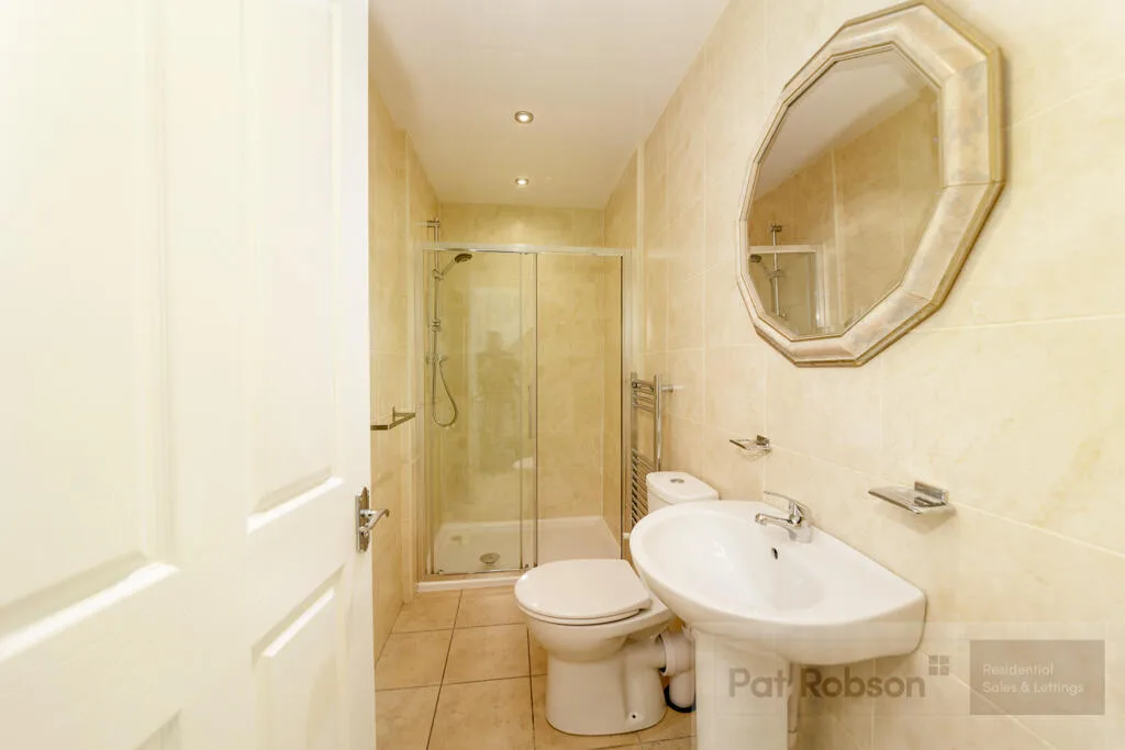 6 bedroom property for rent