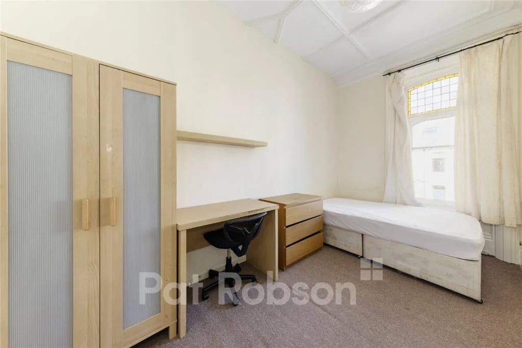 5 bedroom property for rent