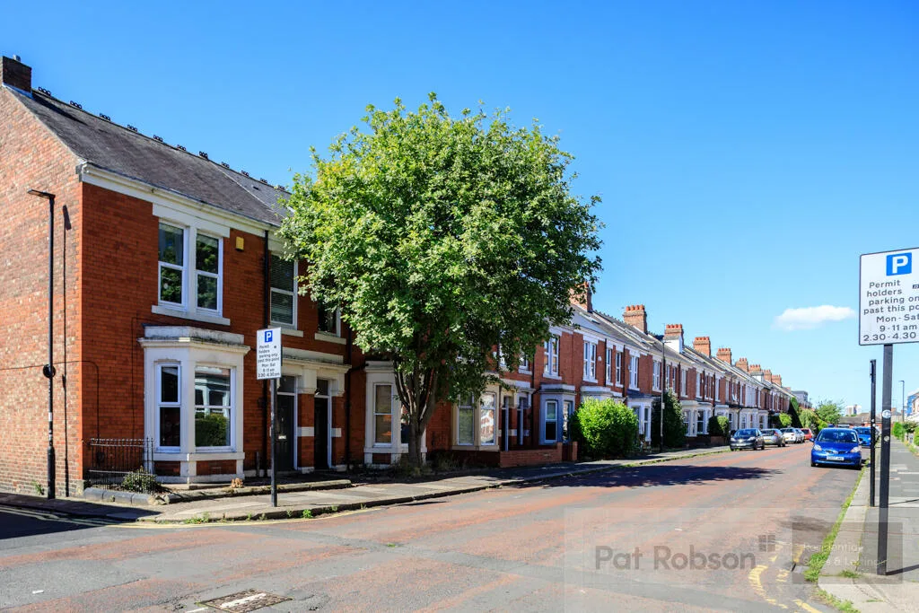 6 bedroom house for rent