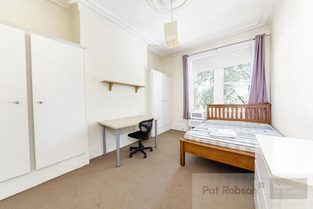 6 bedroom house for rent