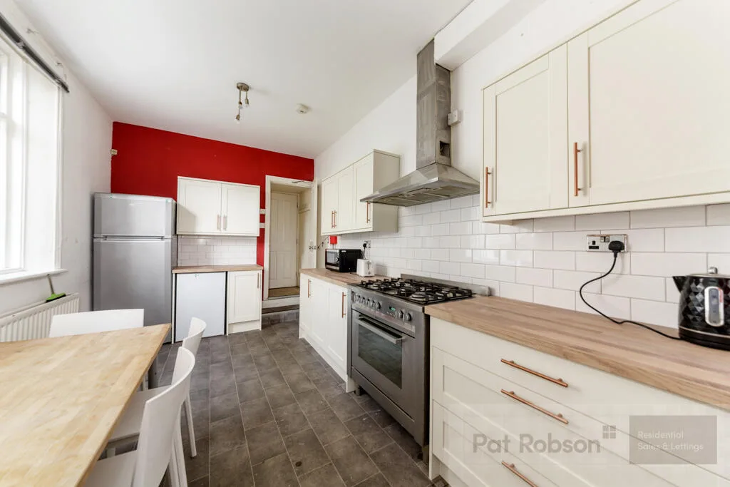 6 bedroom house for rent