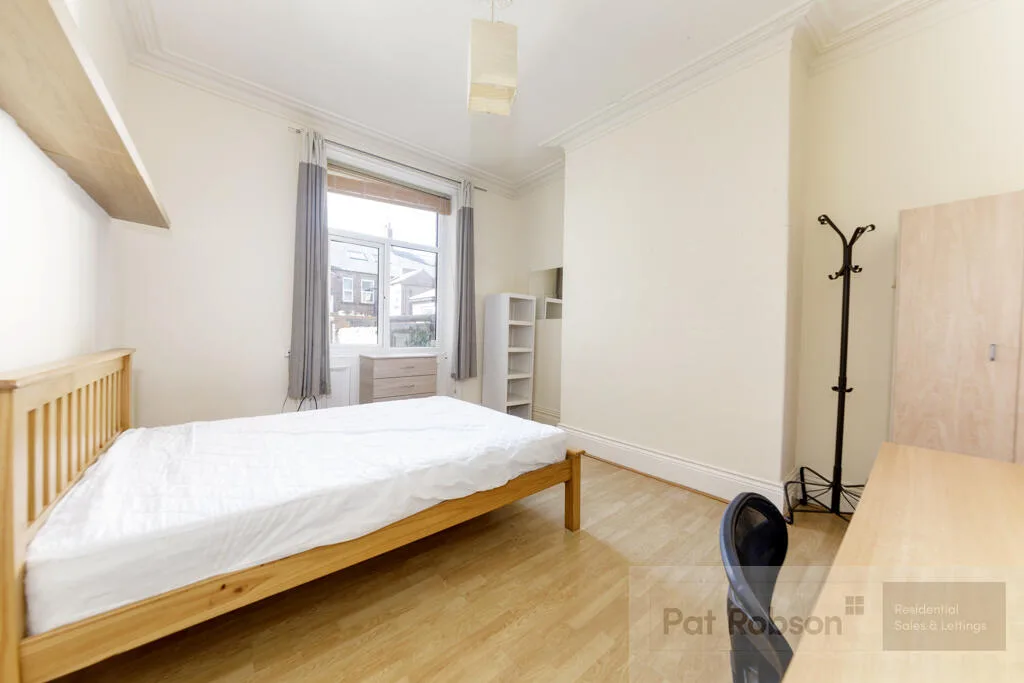 6 bedroom house for rent