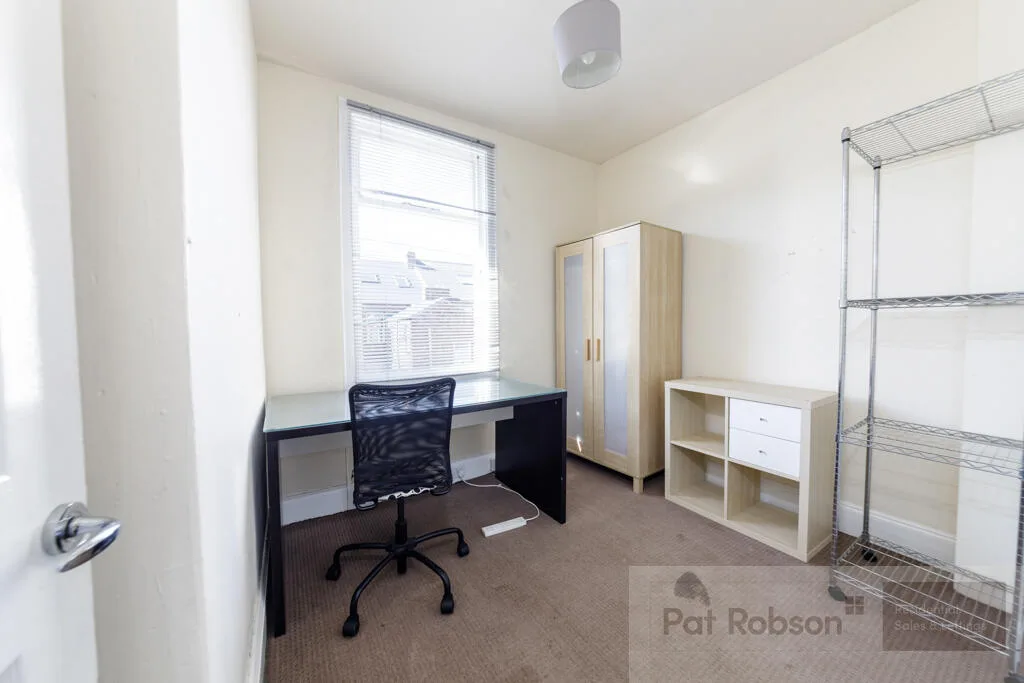 6 bedroom house for rent