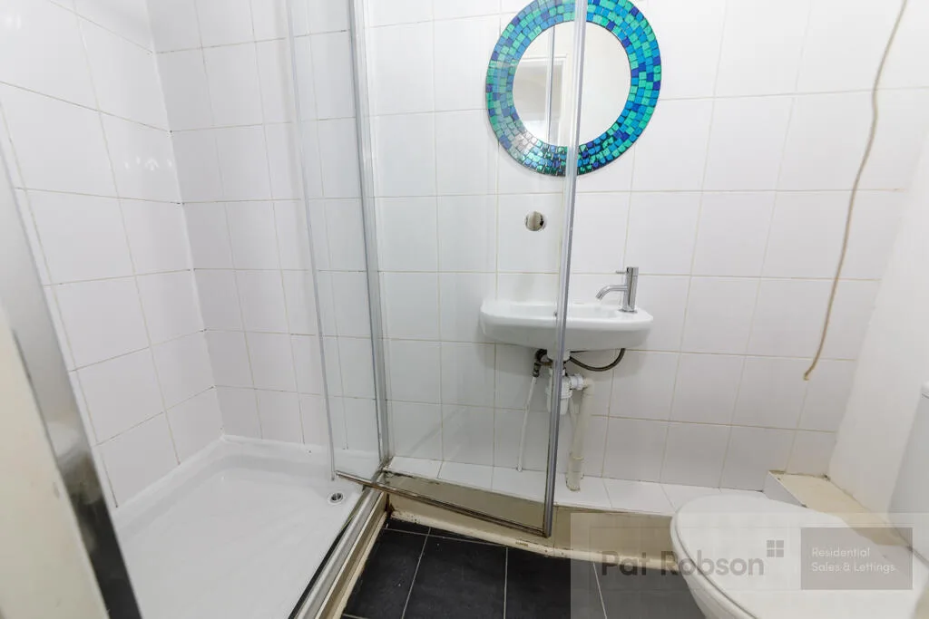 6 bedroom house for rent