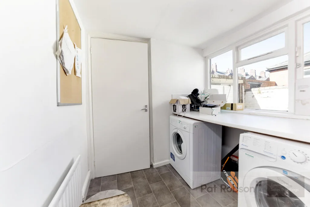 6 bedroom house for rent