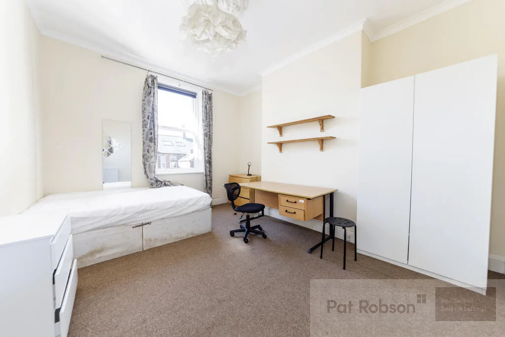 6 bedroom house for rent