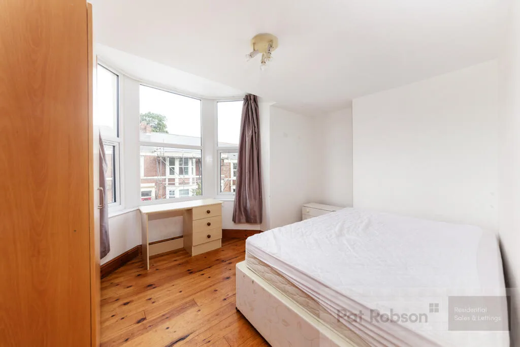 6 bedroom property for rent