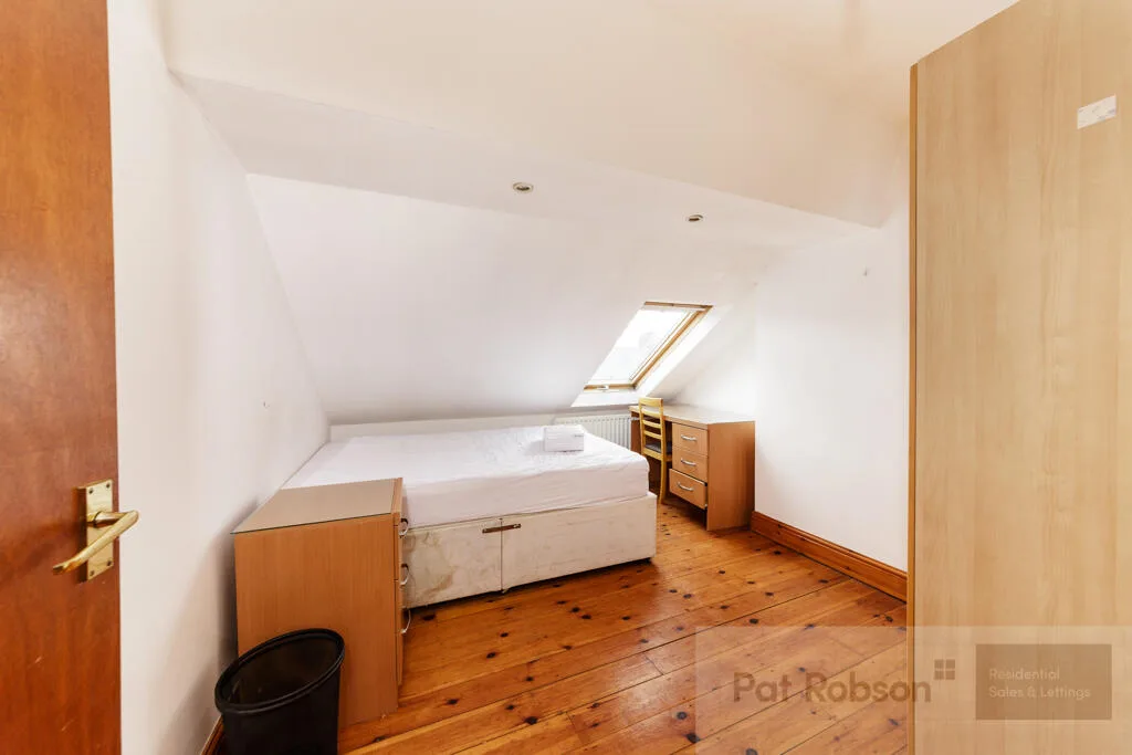 6 bedroom property for rent