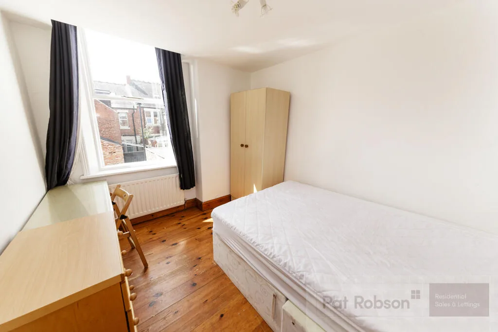 6 bedroom property for rent