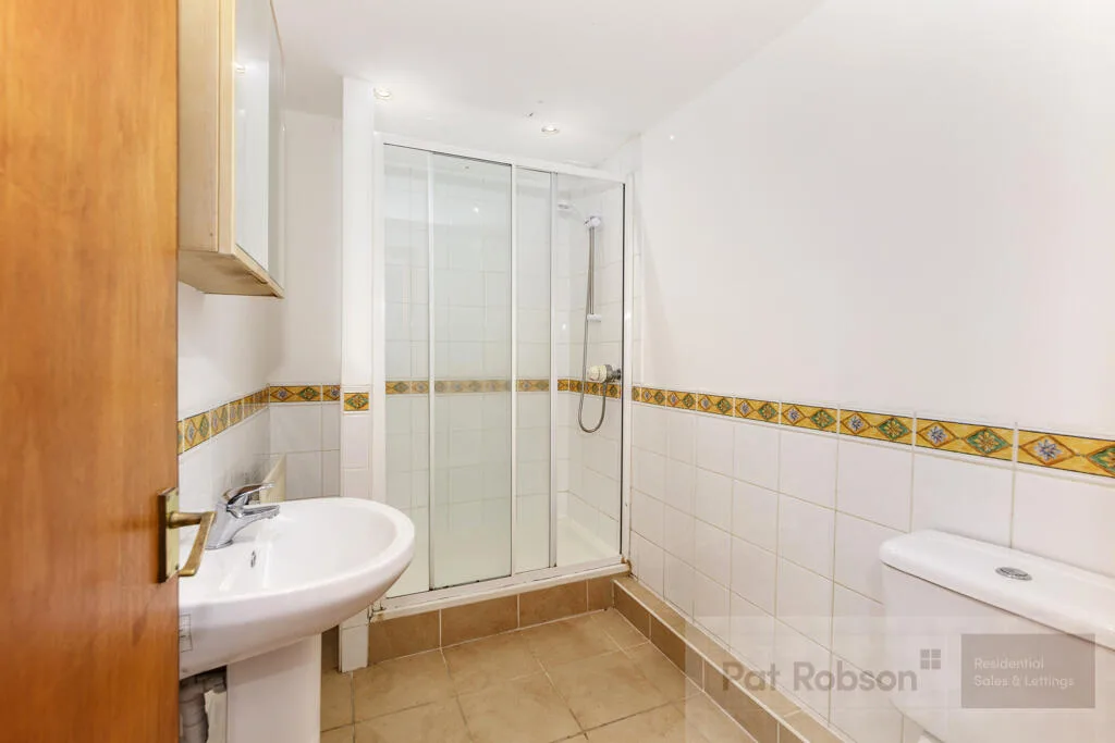 6 bedroom property for rent