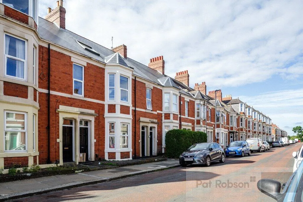 6 bedroom property for rent