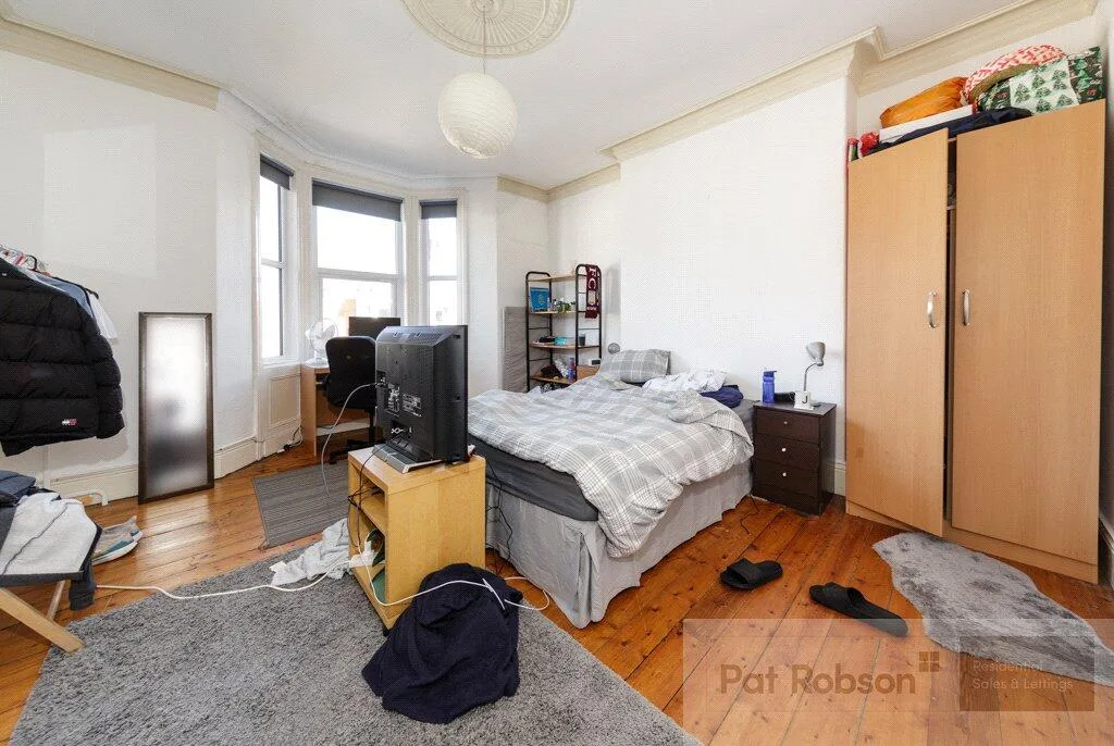 6 bedroom property for rent