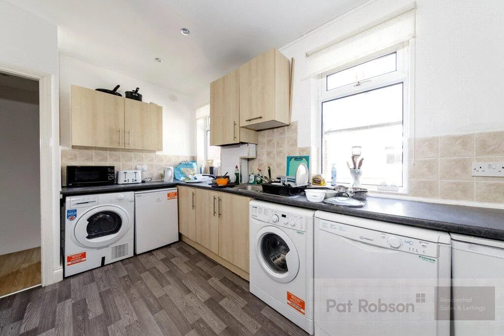 6 bedroom property for rent