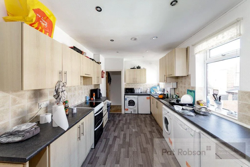 6 bedroom property for rent