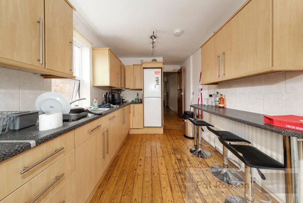 5 bedroom property for rent